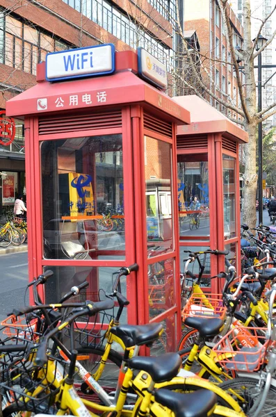 Budki telefoniczne zlokalizować w Szanghaju, Chiny — Zdjęcie stockowe