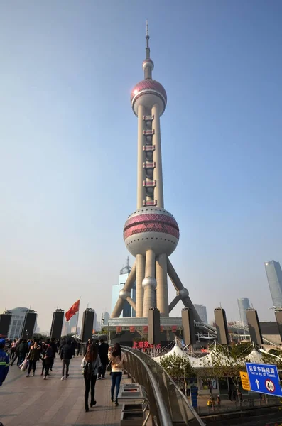 Oriental Pearl Tower en Shanghai — Foto de Stock