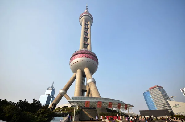 Oriental Pearl Tower en Shanghai — Foto de Stock