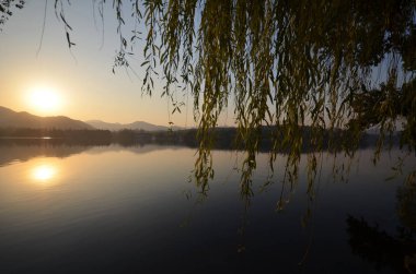 Batı Gölü Hangzhou günbatımında