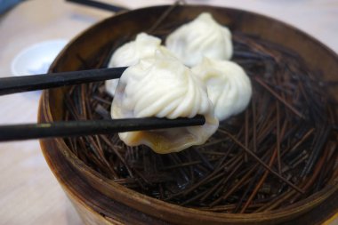 Geleneksel çorba dumpling Xiao uzun Bao