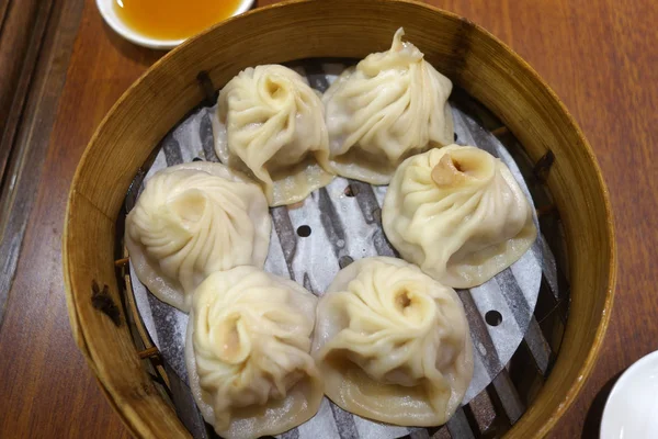 Traditionele soep knoedel lange Xiao Bao — Stockfoto