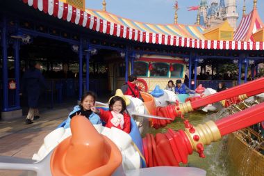 Turistler Shanghai Disneyland, Çin içinde etkinliklerin tadını
