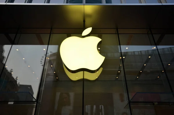 Logo Apple store situato in Nanjing Road, Shanghai, Cina — Foto Stock