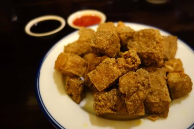 Soslu kızarmış stinky tofu 