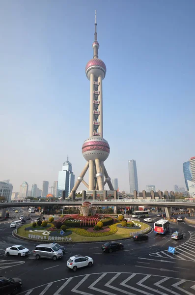 Oriental Pearl Tower en Shanghai — Foto de Stock