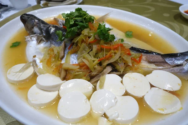 Patin perak lele dikukus dengan gaya Cina — Stok Foto