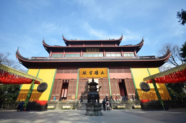 Arquitetura bem-aventurada em templo budista antigo, Lingyin temp — Fotografia de Stock