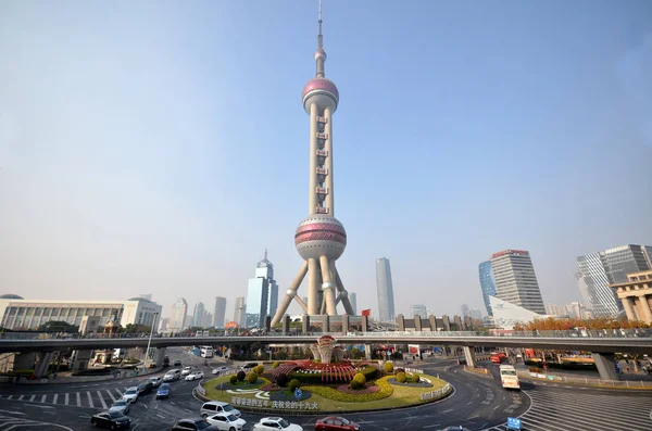 Oriental Pearl Tower en Shanghai — Foto de Stock