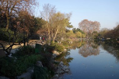 Batı Gölü Han'ın güzel manzara alan insanlar dolaşmak