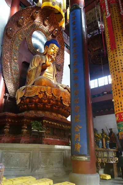 Tradiční architektura starověkého čínského Lingyin Temple — Stock fotografie