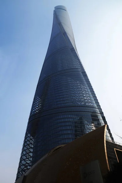 Torre Mundial Financeira localizada em Xangai China — Fotografia de Stock