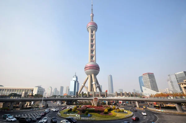 Oriental Pearl Tower en Shanghai — Foto de Stock