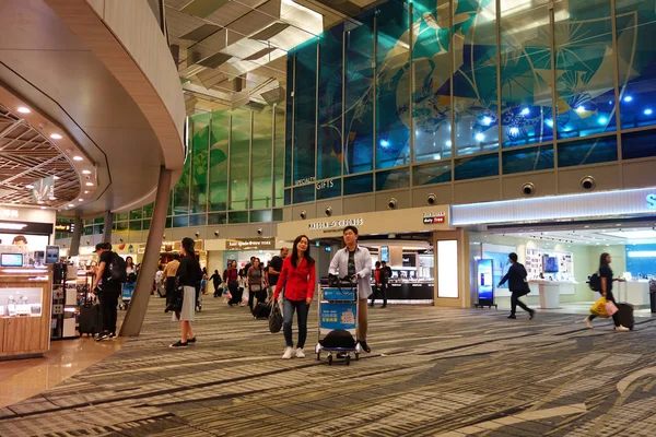 Abflughalle am Flughafen Changi — Stockfoto