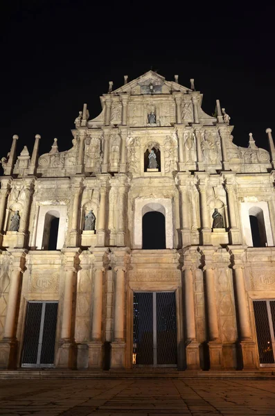 Руины собора Святого Павла ночью — стоковое фото