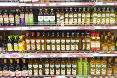 Zeytin yağları süper markette satılan