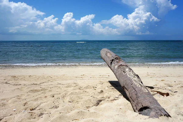 Widok krajobrazu z tropikalnej plaży — Zdjęcie stockowe