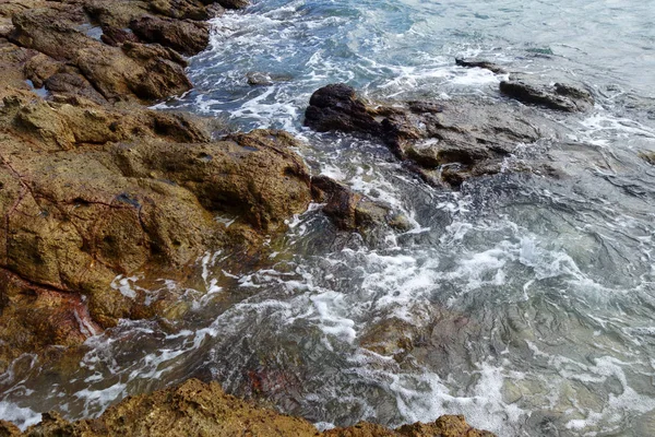 Waves on stone beach — Stock Photo, Image