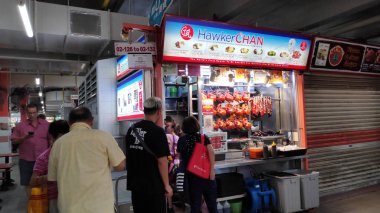 Hawker Chan Hong Kong soya soslu tavuk pilavı ve erişte Sing 'de.
