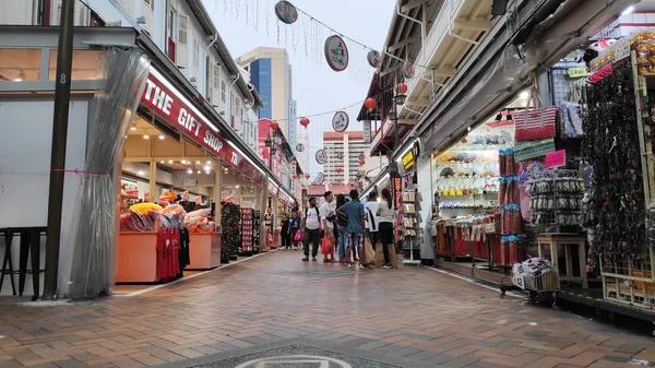 Geschäftige straße von chinatown district in singapore — Stockfoto