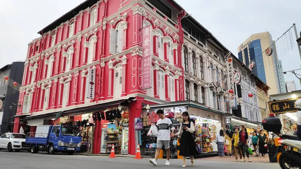 Bustling rua do distrito de Chinatown em Cingapura — Fotografia de Stock