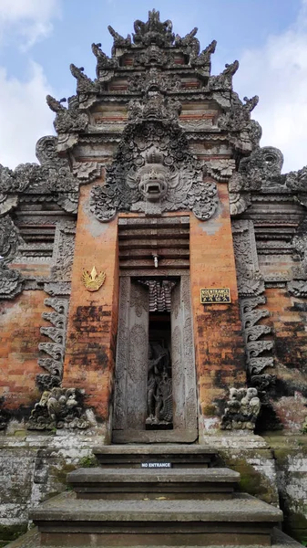 Sructure belül királyi palota, Ubud, Bali, Indonézia. — Stock Fotó