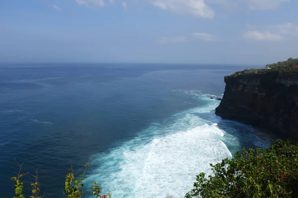 Picturesque Uluwatu Bay lcoated in Bali — Stock Photo, Image