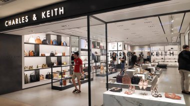 Charles & Keith mağaza çıkışı, Singapur, Orchard 'da