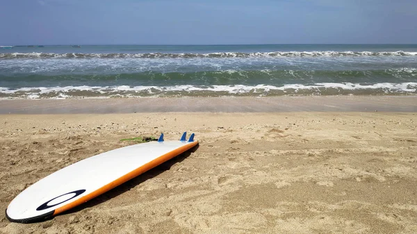 Surfboard na pláži Kuta Bali ostrov — Stock fotografie