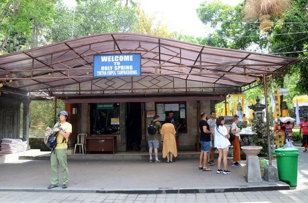 印度尼西亚巴厘Pura Tirta Empul的票务区 — 图库照片