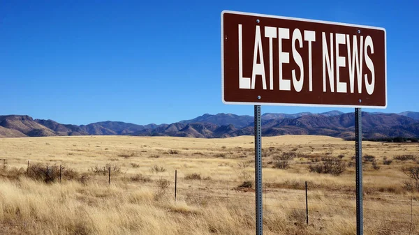 Laatste nieuws bruin verkeersbord — Stockfoto