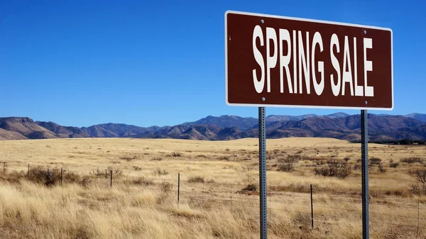 Palabra de venta de primavera en la señal de tráfico — Foto de Stock