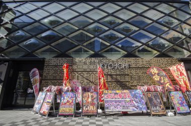 Osaka Japonya 'daki pachinko salonu manzarası