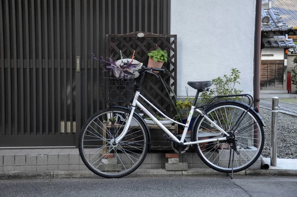 A bicycle at house in Kyoto Japan — Stock Photo, Image