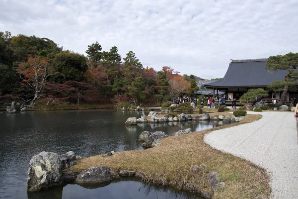 Hermoso jardín zen en el templo Tenryuji en Arashiyama, Kyoto, Ja —  Fotos de Stock