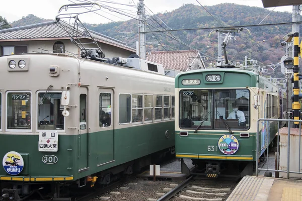 Retro-style tram of Randen Kitano Line appoaching Saga Station i — 스톡 사진