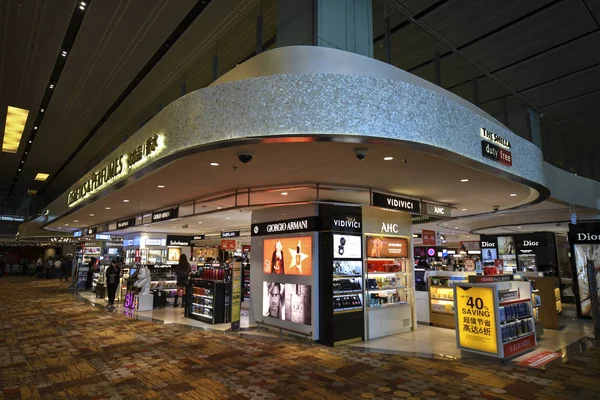 Singapur Changi Aeropuerto zona comercial libre de impuestos —  Fotos de Stock