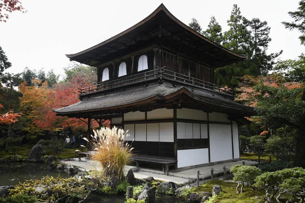 Pabellón de plata Ginkaku-ji durante la temporada de otoño en Kyoto, Ja —  Fotos de Stock