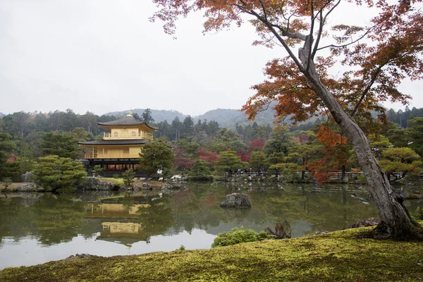 Vista de Kinkakuji, Templo do Pavilhão Dourado templo budista — Fotografia de Stock