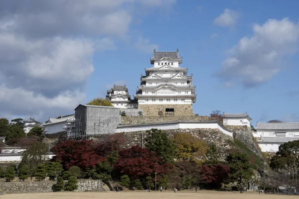 Himeji castle with blue sky in autumn — Stock Photo, Image