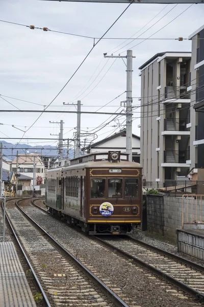 Eléctrico de estilo retrô de Randen Kitano Line nomeando Saga Station i — Fotografia de Stock