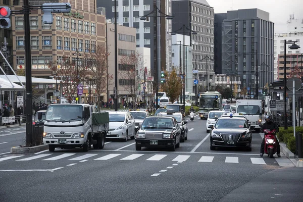 Trafiksituationen i Kyoto nära tågstationen Kyoto, Japan — Stockfoto