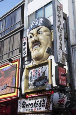Shinsekai Ganso Kushikatsu Daruma Mağaza tabelası Dotonburi, Osaka