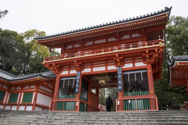 Kyoto Japonya 'daki Yasaka Tapınağı' nı ziyaret edenler