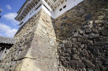 Himeji 'deki taş kale duvarı.