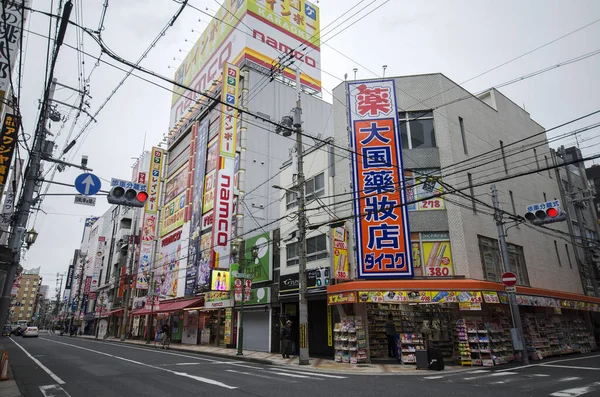 Rua tranquila do Japão de manhã em Osaka — Fotografia de Stock