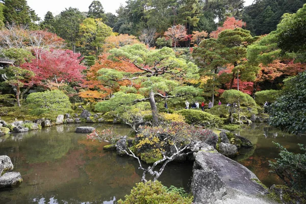Pabellón de plata Ginkaku-ji durante la temporada de otoño en Kyoto, Ja — Foto de Stock