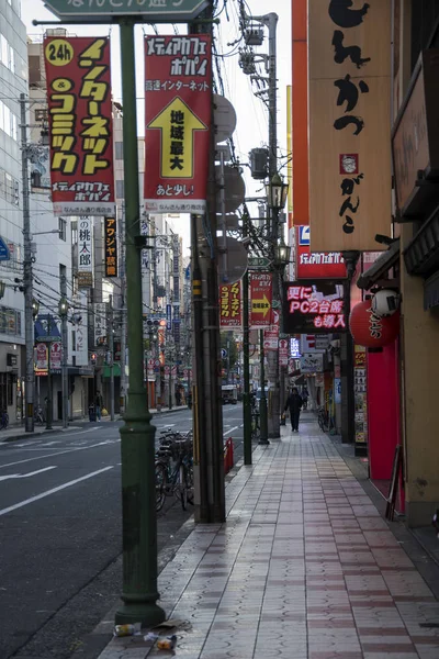 Cicha ulica Japonii rano w Osace — Zdjęcie stockowe