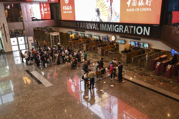 Vista del controllo dell'immigrazione all'aeroporto internazionale Changi di S — Foto Stock