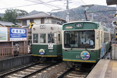 Randen Kitano Hattı 'nın Saga İstasyonu' na yaklaşan tramvayı.
